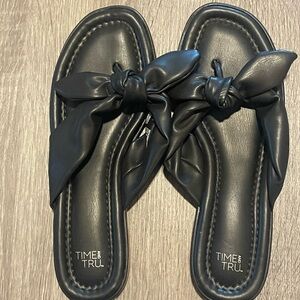 Time and Tru Black sandals with a bow- size 9